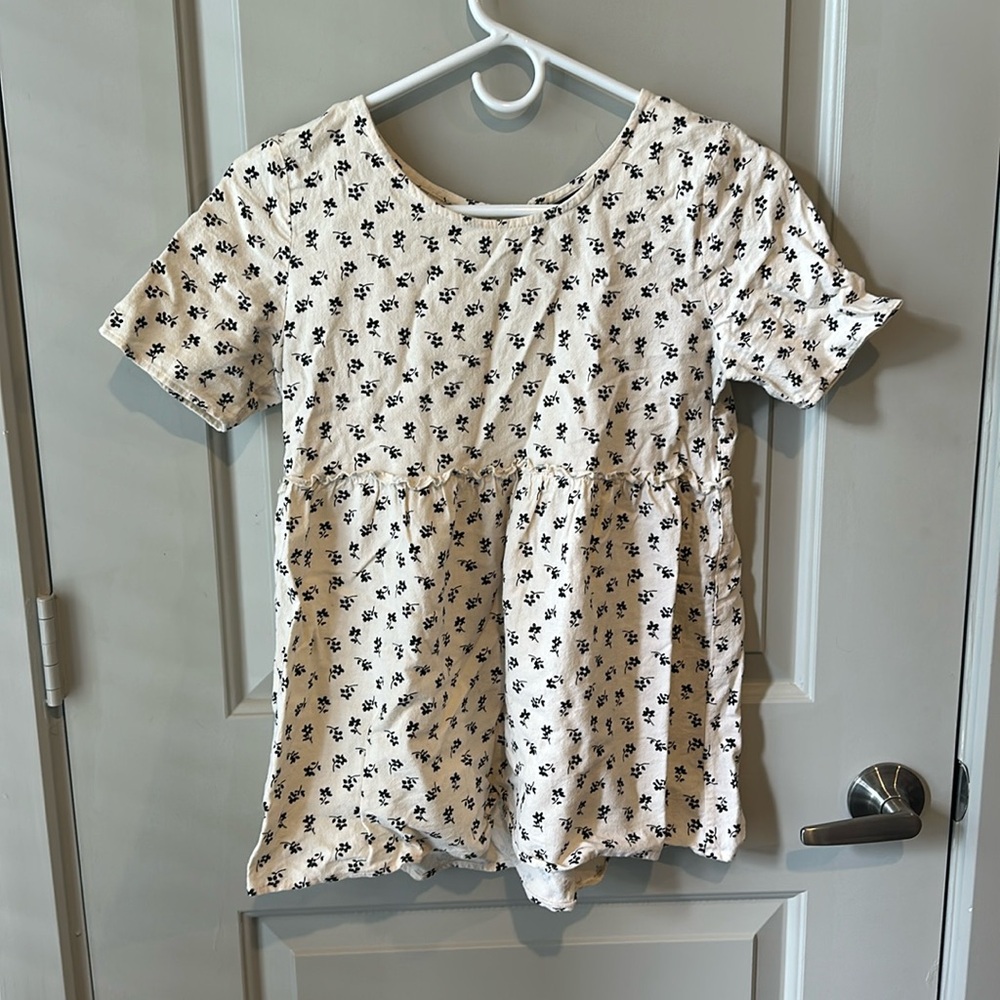Roolee black and white floral top - ruffle detail waist - gently worn